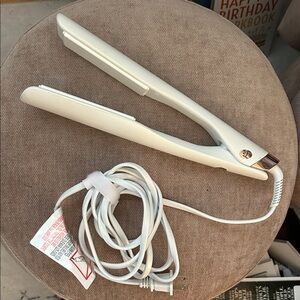 T3 Lucea 1.5” White Hair Straightener